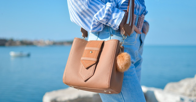 Cum să vă păstrați gențile din piele ca noi