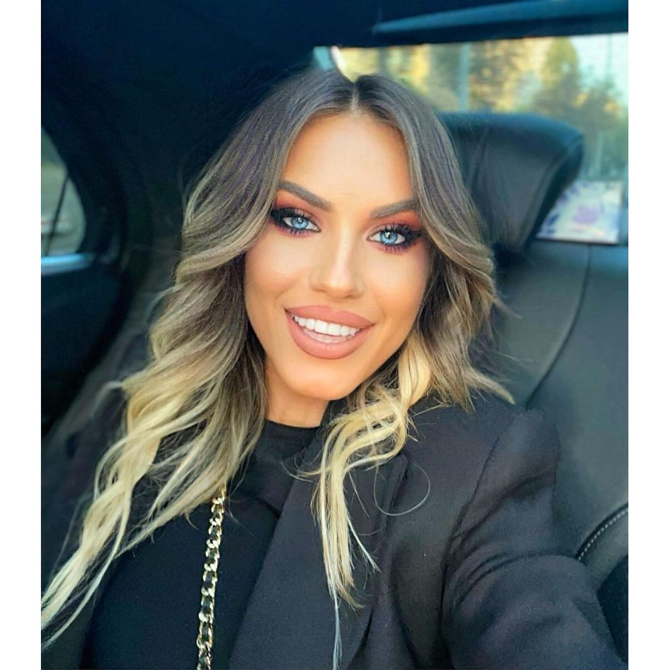 Toată lumea o cunoaște pe Amna, însă stai sa vezi cum arată mama ei! Artista a moștenit frumusețea de la cea care i-a dat viață