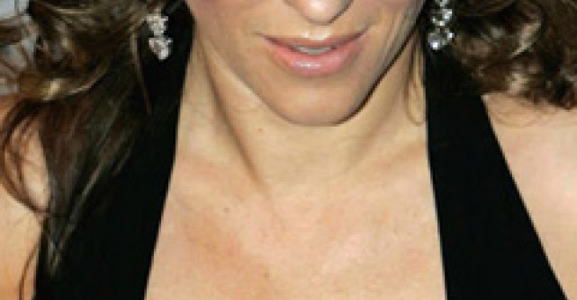 Liz Hurley, pasarea rara si roza