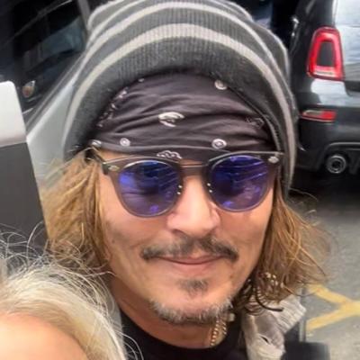 Johnny Depp iubește din nou! Actorul se află într-o relație cu o avocată cu 22 de ani mai tânără, aflată în proces de divorț