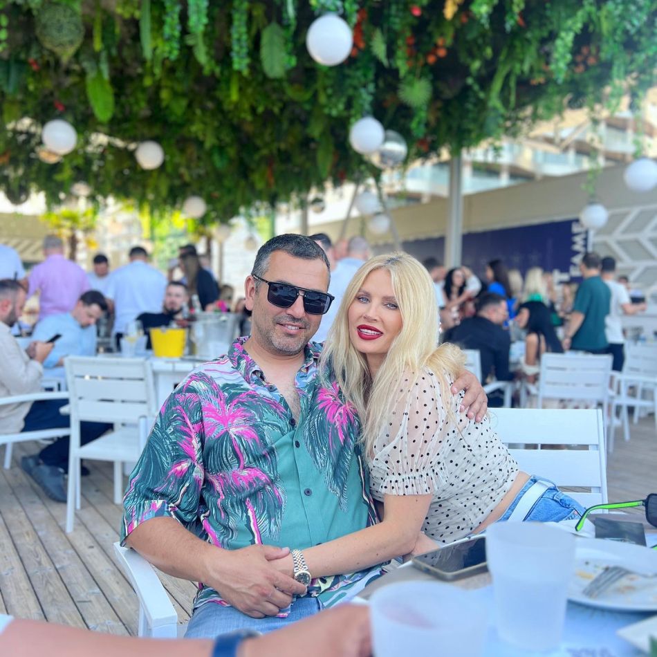 Pe Andreea Bănică o cunoaște o țară întreagă, dar puțini știu cum arată sora ei! Imagine rară cu sora cea mare a artistei