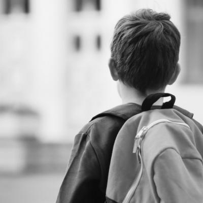 Un băiețel cu autism a picat examenul la școală, iar învățătoarea lui l-a trimis acasă cu cea mai frumoasă scrisoare