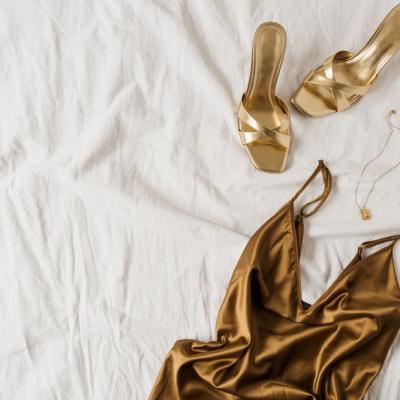 Strălucirea modernă: Cum integrezi accente metalice în ținutele tale