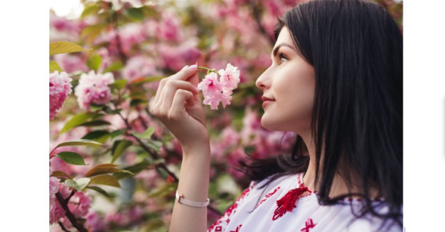 Adu prospețimea primăverii în părul tau