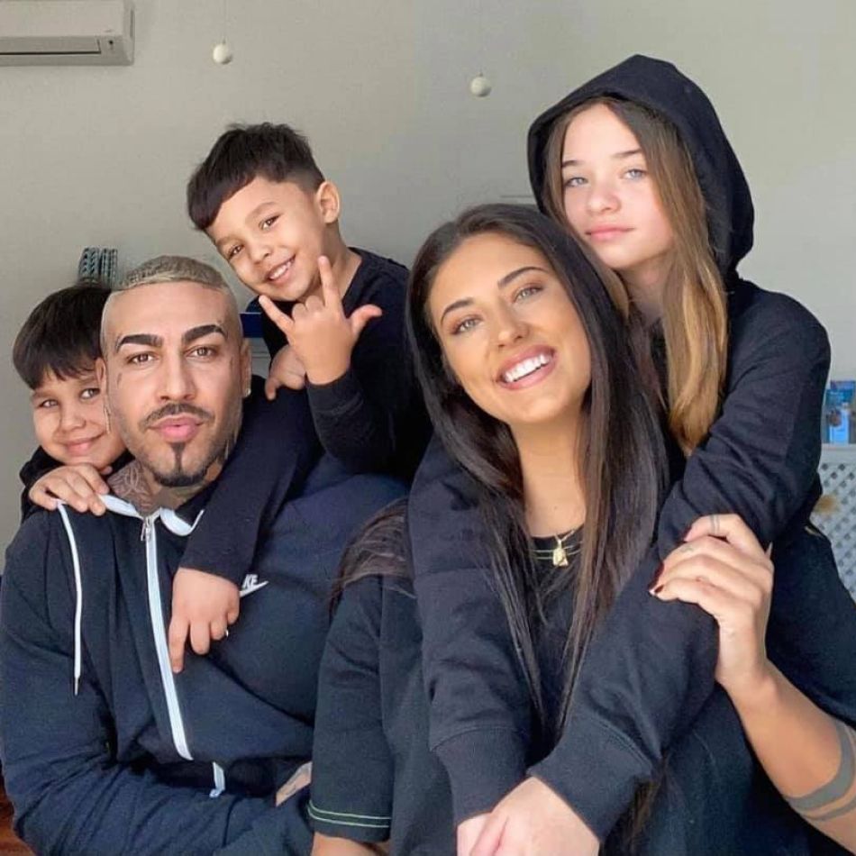 Cum se înțelege Alex Velea cu băieții săi:  O bag pe nevastă-mea la înaintare...