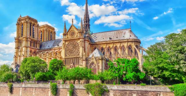 Donatii de sute de milioane de euro pentru reconstructia Catedralei Notre Dame de Paris