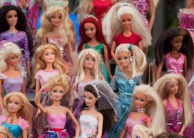 Regina Angliei, noul model de păpusă Barbie a fost lansat cu ocazia împlinirii a 70 de ani de domnie