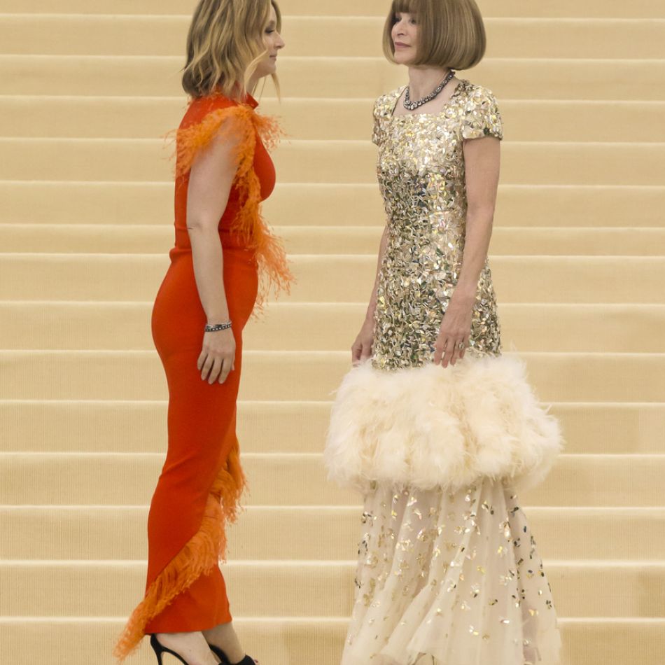 Cele mai spectaculoase ținute de la Met Gala de-a lungul anilor. Pe cine a lăsat Anna Wintour, Cerberul modei, pe Covorul Roșu?