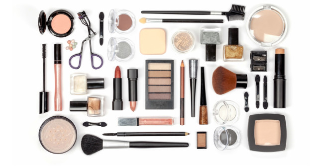 Trusa de machiaj minimala sub 100 lei: iata ce produse cool am gasit!