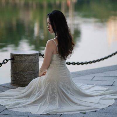 Nu ești nici introvertită, nici extrovertită? S-ar putea să fii... OTROVERTITĂ, o femeie care pur și simplu trăiește altfel. 