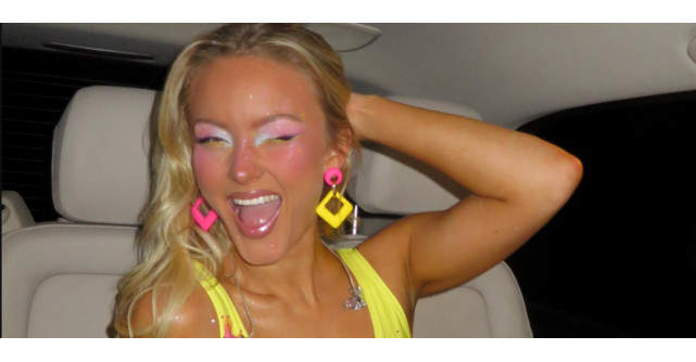 Zara Larsson a ales o fană din public să urce pe scenă la UNTOLD. Cine este Bianca, tânăra care a dansat alături de artistă 