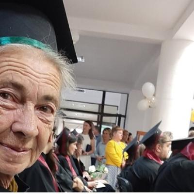 Un exemplu pentru noi toți - La 73 de ani, Maria Movilă a terminat facultatea și se pregătește să susțină licența