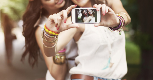 5 greseli de machiaj care te fac sa arati groaznic in fotografii