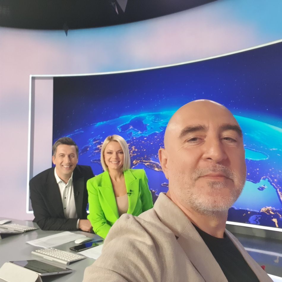 Răzvan Exarhu, tată la 56 de ani! Imaginea cu bebelușul care a topit internetul