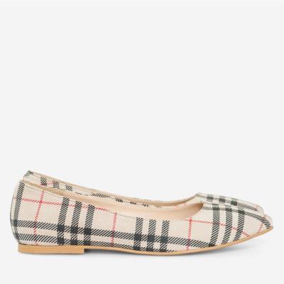 Anul acesta, pantofii tip Flats domină podiumurile de fashion