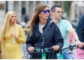 Purtarea ochelarilor de soare în stilul unei dive: 11 sfaturi de stil pentru fiecare dispoziție