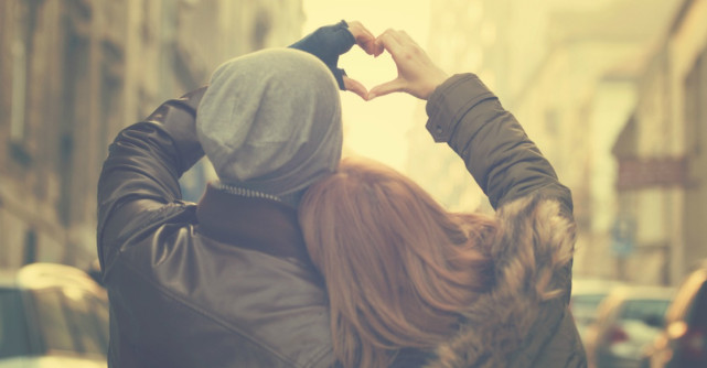 Gesturile unui barbat indragostit: descifreaza-le!