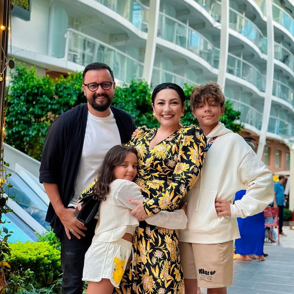 Andra, dublă petrecere în familie! Vezi cum a sărbătorit artista ziua sa de naștere, dar și 15 ani de la căsătorie