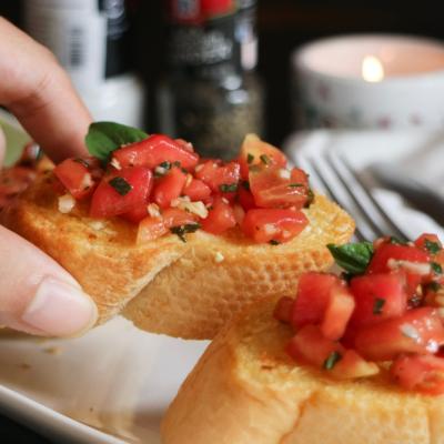 Bruschete: 5 rețete simple și delicioase ale super aperitivului italian
