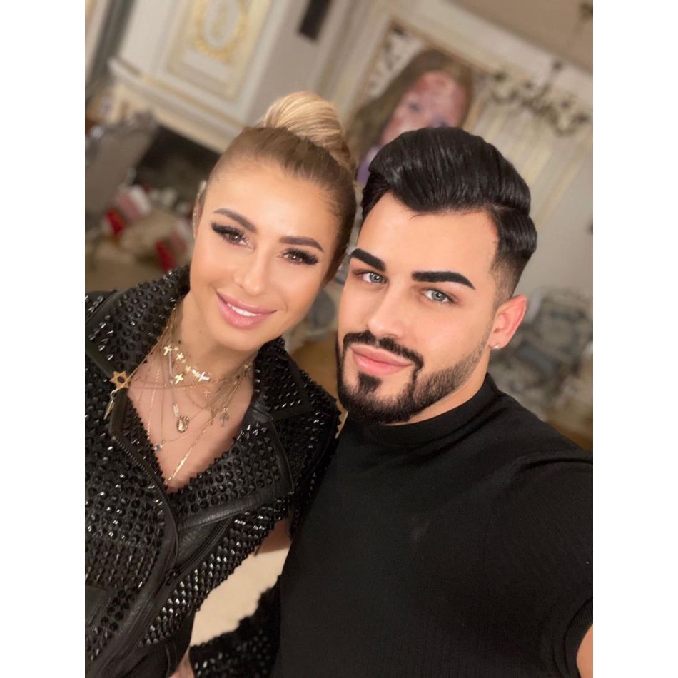 Anamaria Prodan, mesaj cu subînțeles pentru Reghecampf,  de 1 mai! Vedeta s-a pozat pe șezlong în Grecia