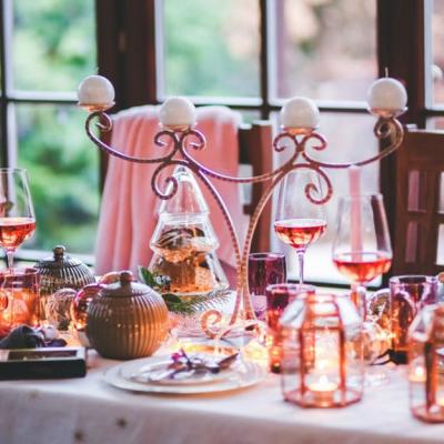 9 decorațiuni luminoase de Crăciun pentru cea mai caldă atmosferă