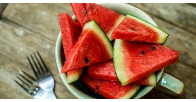 Beneficiile consumului de pepene rosu. Ce afectiuni previne