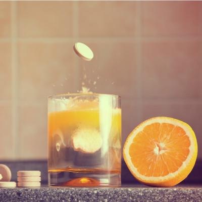 Vitamina C: ajuta la formarea si mentinerea oaselor, a pielii si a vaselor de sange