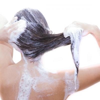 Samponul si vopselele naturale de par, alternativa la produsele chimice