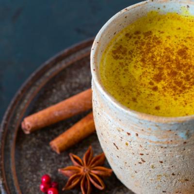 Ceaiul de turmeric: beneficii pentru corpul tau
