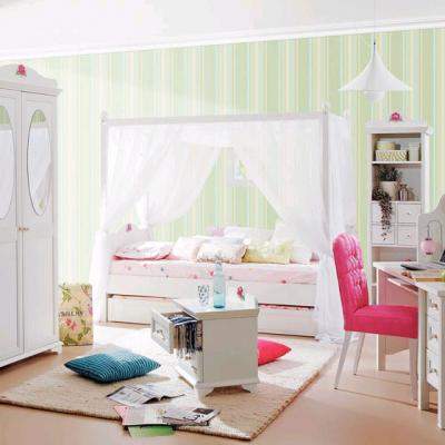 Reamenajeaza camera celui mic si pregateste-l pentru scoala!