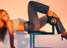 Calvin Klein lansează campania de toamnă 2026 dedicată articolelor din denim, intitulată Feel the Fit