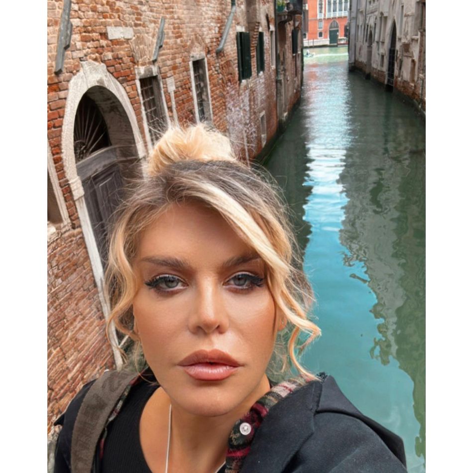 Loredana Groza a strălucit la aniversarea vârstei de 53 de ani! Uite cum a petrecut vedeta în club