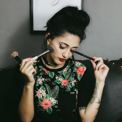 Cum cureți trusa de machiaj: trucuri eficiente de la specialiști