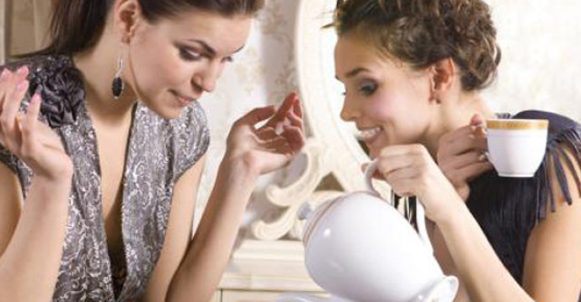 Vorba multa, sanatatea femeii: 5 beneficii psihologice ale barfelor