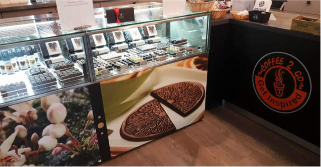 Prima locație Coffee 2 Go România 3 în 1: cafenea, ciocolaterie și wine bar