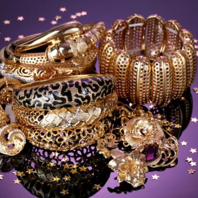 Fotografiile cu ea fac inconjurul lumii: Mireasa poarta 5 kg de aur in valoare de 250.000 euro