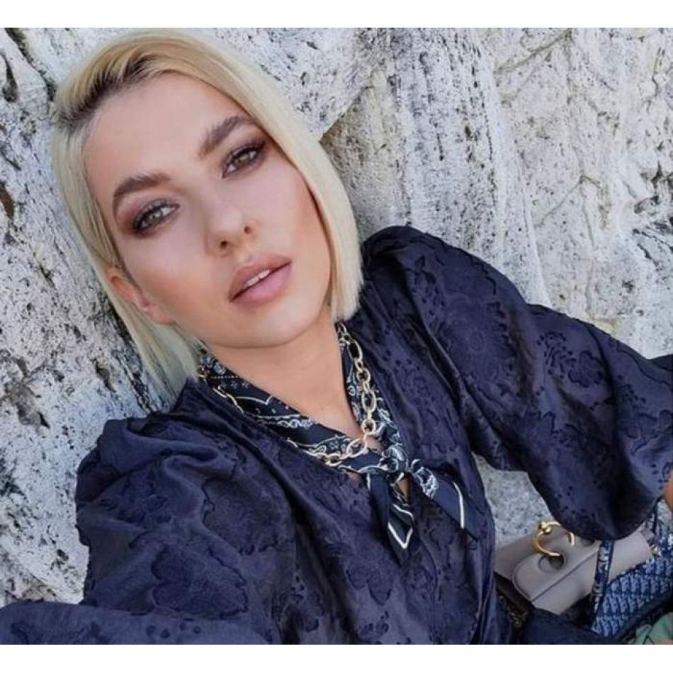 Este sau nu Lidia Buble într-o relație? Cum a fost surprinsă artista de 8 Martie?