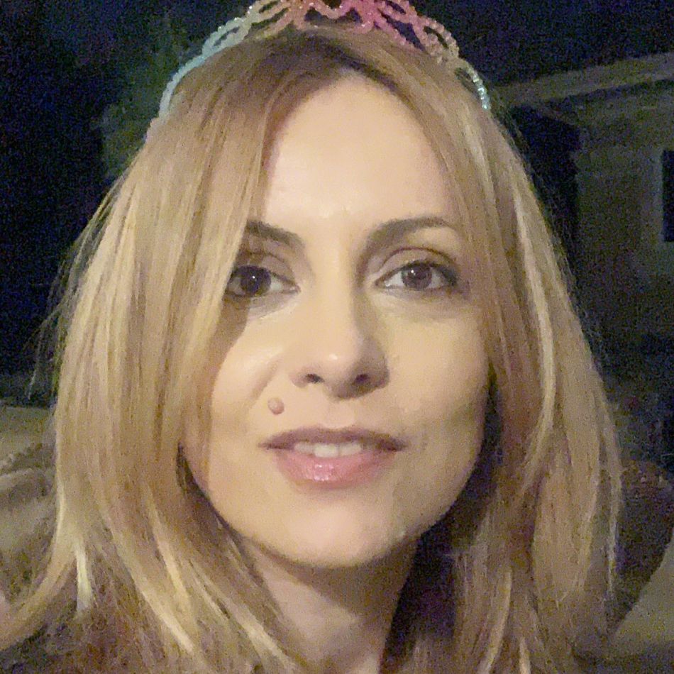 Simona Gherghe, vacanță idilică în Grecia. Cum arată prezentatoarea tv în costum de baie, la 46 de ani? 