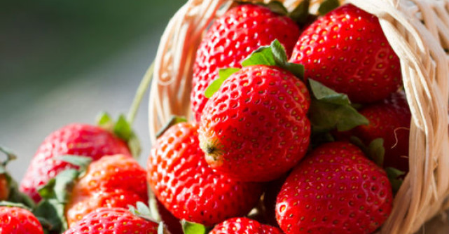 Dieta cu CAPSUNE: slabesti 5 kg in 2 saptamani