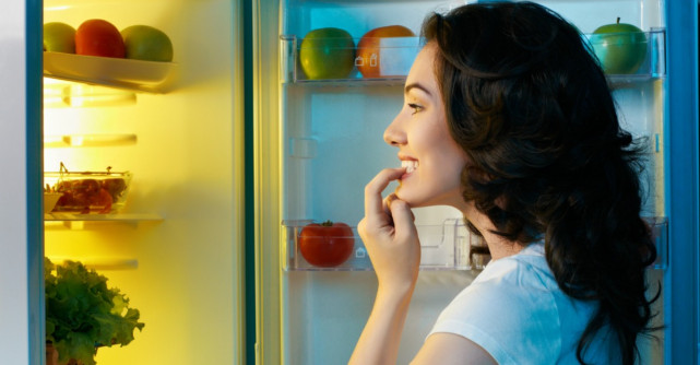 Alimentele și băuturile pe care trebuie să le evităm înainte de culcare!