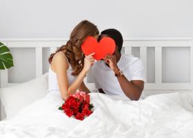 Sexul după naștere: când revine dorința și cum reîncepeți intimitatea fără grabă și fără comparații