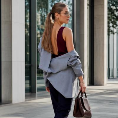 Topul cu spatele gol în 5 ținute sofisticate: cum îl porți sexy, dar elegant, de dimineață până seara