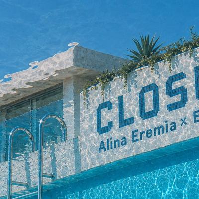 Alina Eremia și Elvana Gjata dau voce poveștilor fără încheiere în Closure