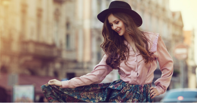 Rozul pudra intre culorile primaverii: ce haine roz purtam in 2017