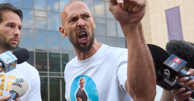 VIDEO: Andrew Tate, surprins la o petrecere privată în curtea Muzeului Brukenthal