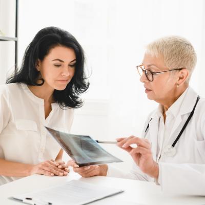 Metode începute devreme prin care poți preveni sau amâna osteomalacia și osteoporoza la menopauză