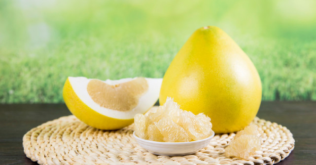 Câte calorii are un pomelo și cât este de sănătos să îl consumăm?