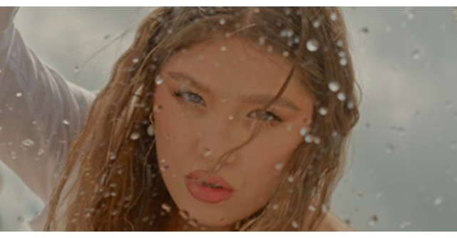 Love Me Right There - Dayana - seri romantice de vară pe ringul de dans