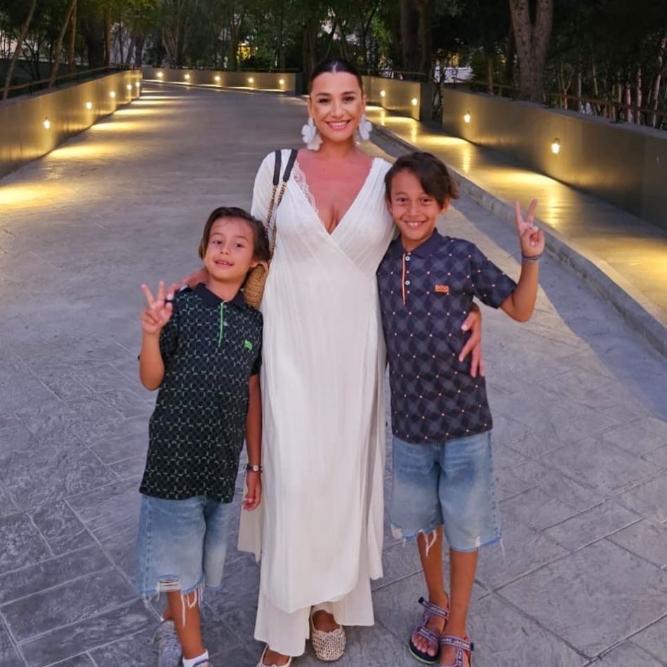 Ce face Claudia Pătrășcanu cât timp copiii ei sunt cu Gabi Bădălău și Bianca Drăgușanu în Dubai. Achizițiile de lux ale artistei