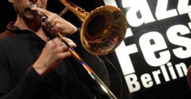 Germanwings, in ritmuri de jazz la Berlin